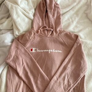 Cute pink champion hoddie, supper soft and cozy for the fall